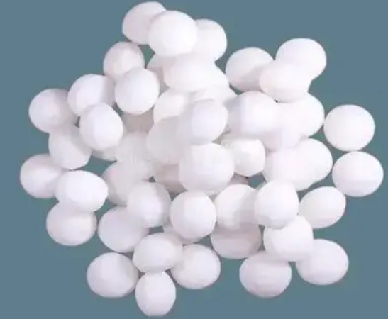 NAPTHALENE BALL